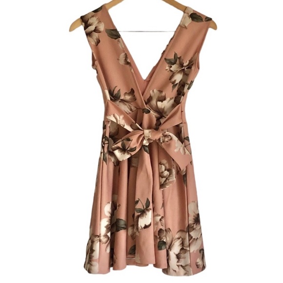 Spring/Summer dress - Picture 2 of 5